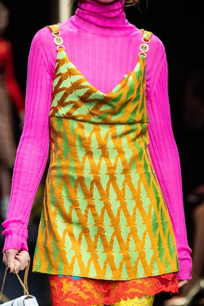 Look 77